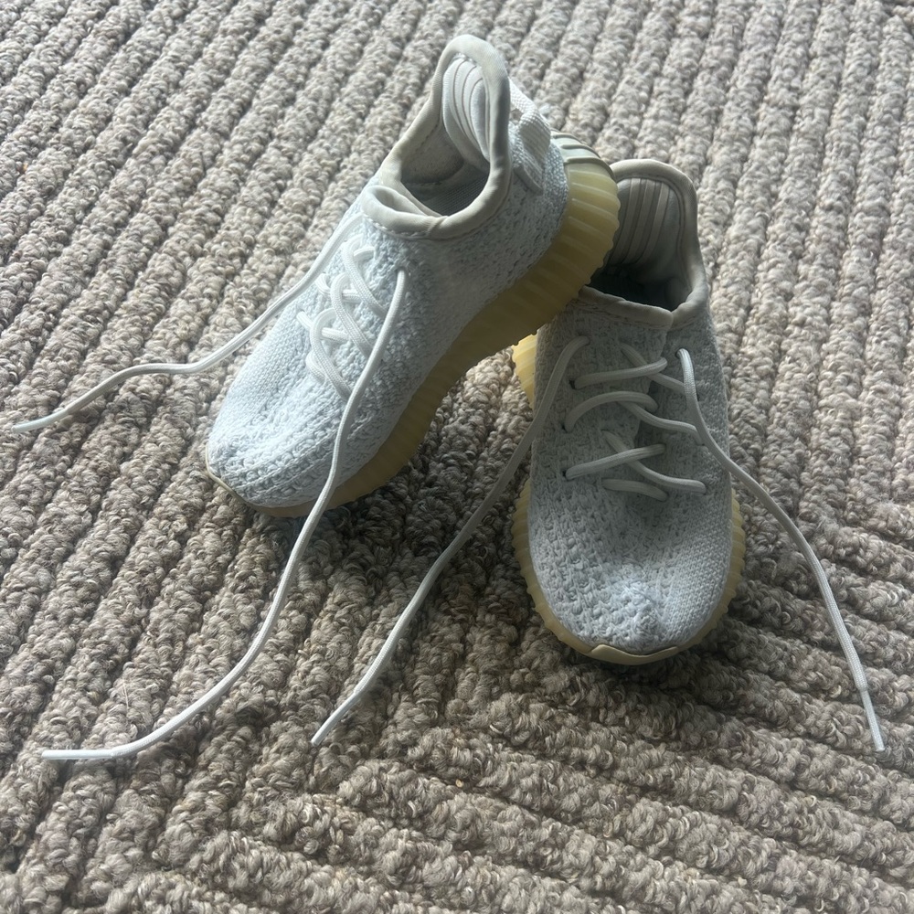 Yeezy Kids White and cream Sneakers